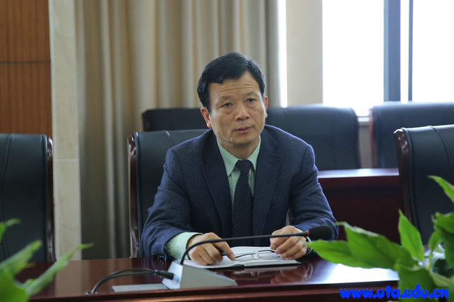 亓四华院长到网络信息中心调研工作