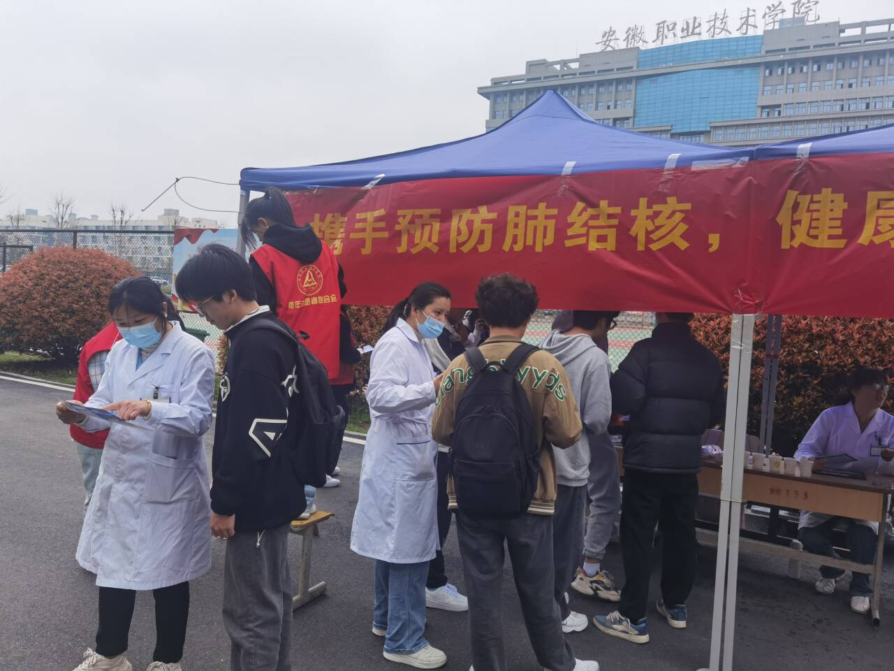 学院举办“你我共同努力 终结结核流行”主题宣教活动
