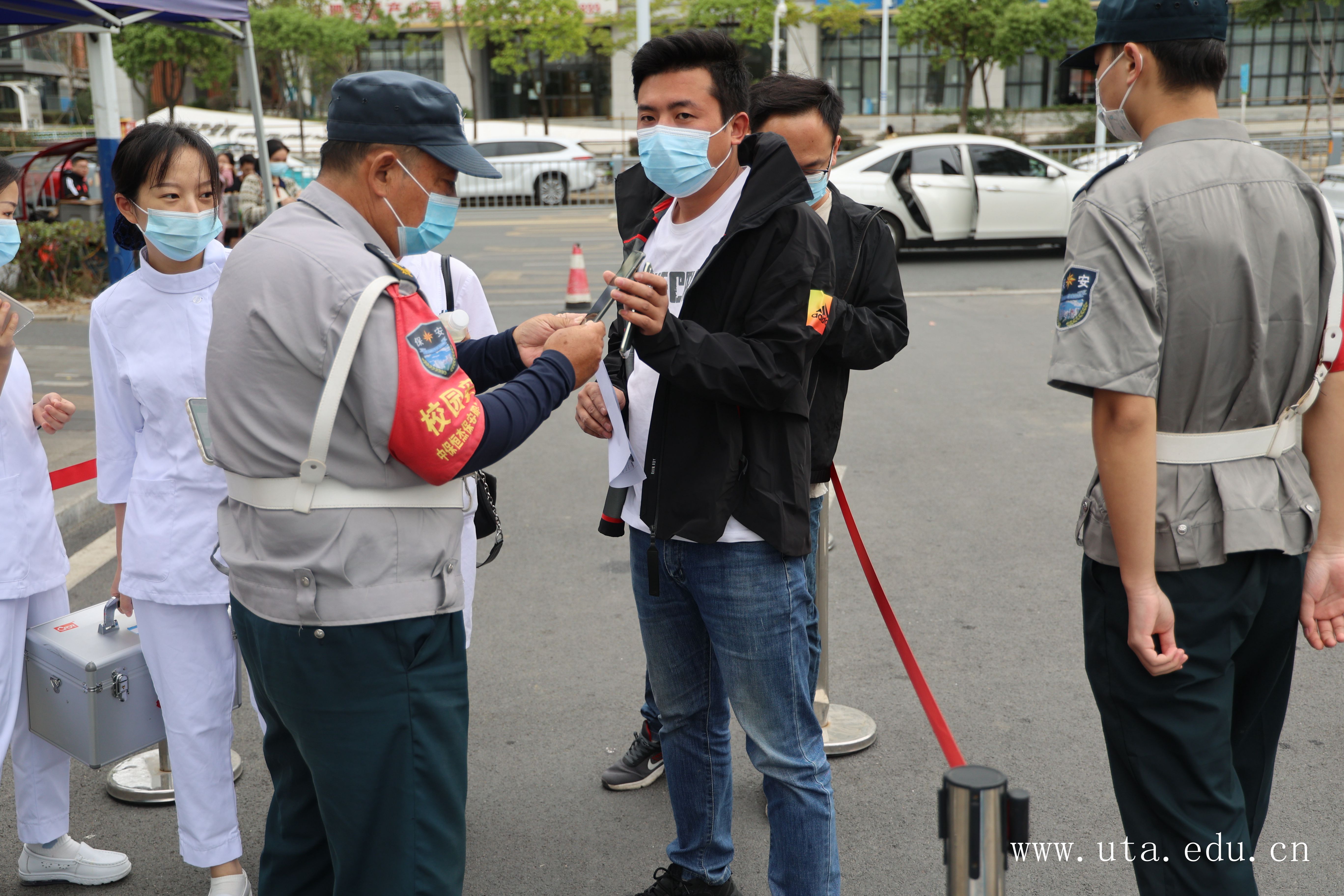 我院圆满完成三项专业技术资格考试 
